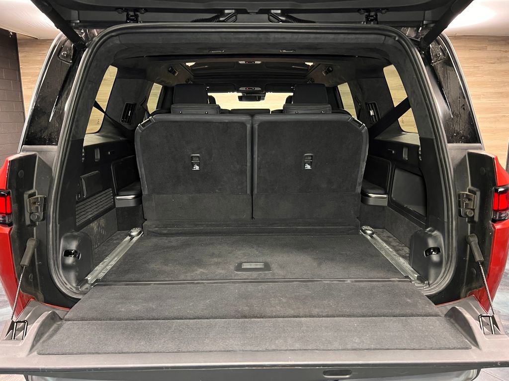 Used 2025 Rivian R1S Adventure AWD/4WD image 22