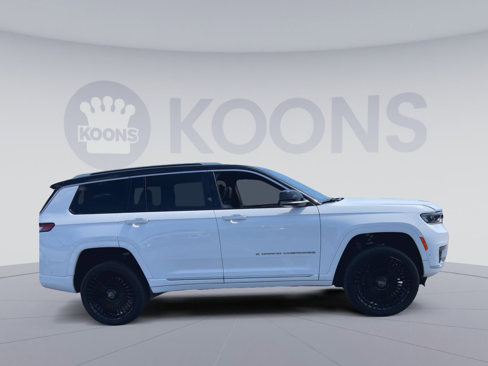 Used 2022 Jeep Grand Cherokee L Summit AWD/4WD image 2