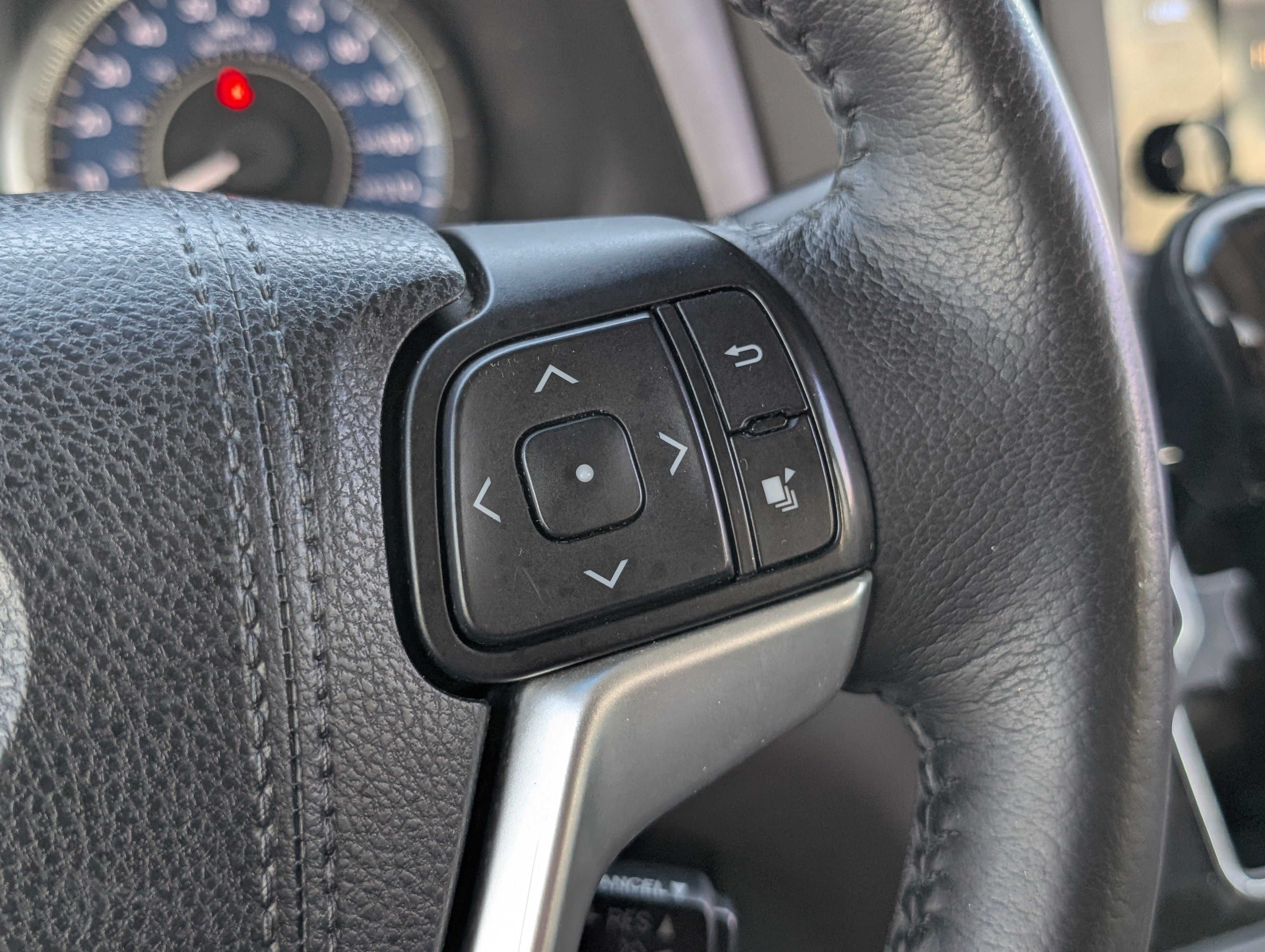 Used 2015 Toyota Sienna XLE FWD image 25