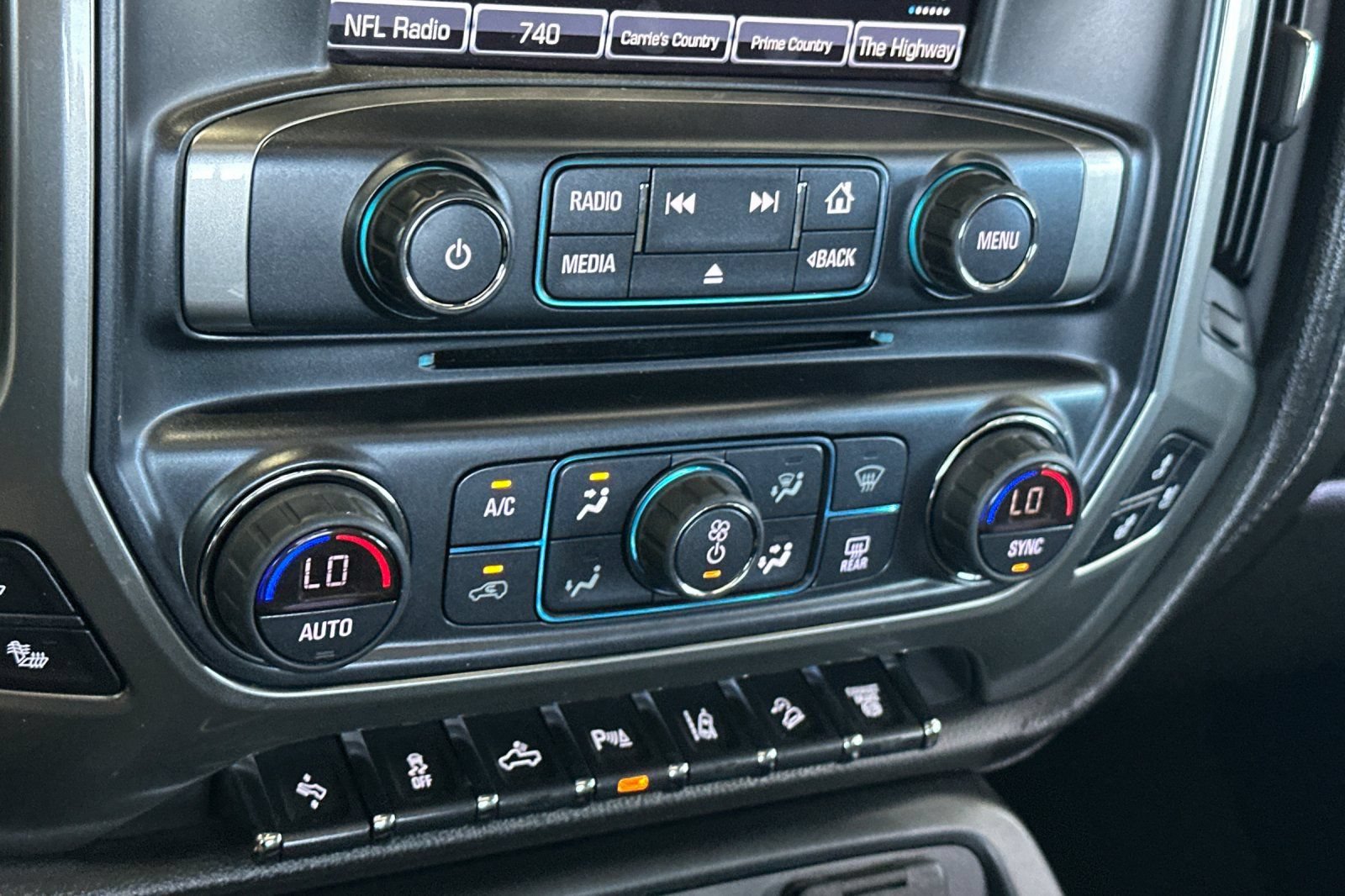 Used 2018 Chevrolet Silverado 2500 LTZ w/ Duramax Plus Package AWD/4WD image 19