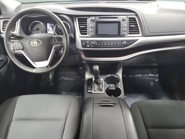Used 2019 Toyota Highlander LE FWD image 21