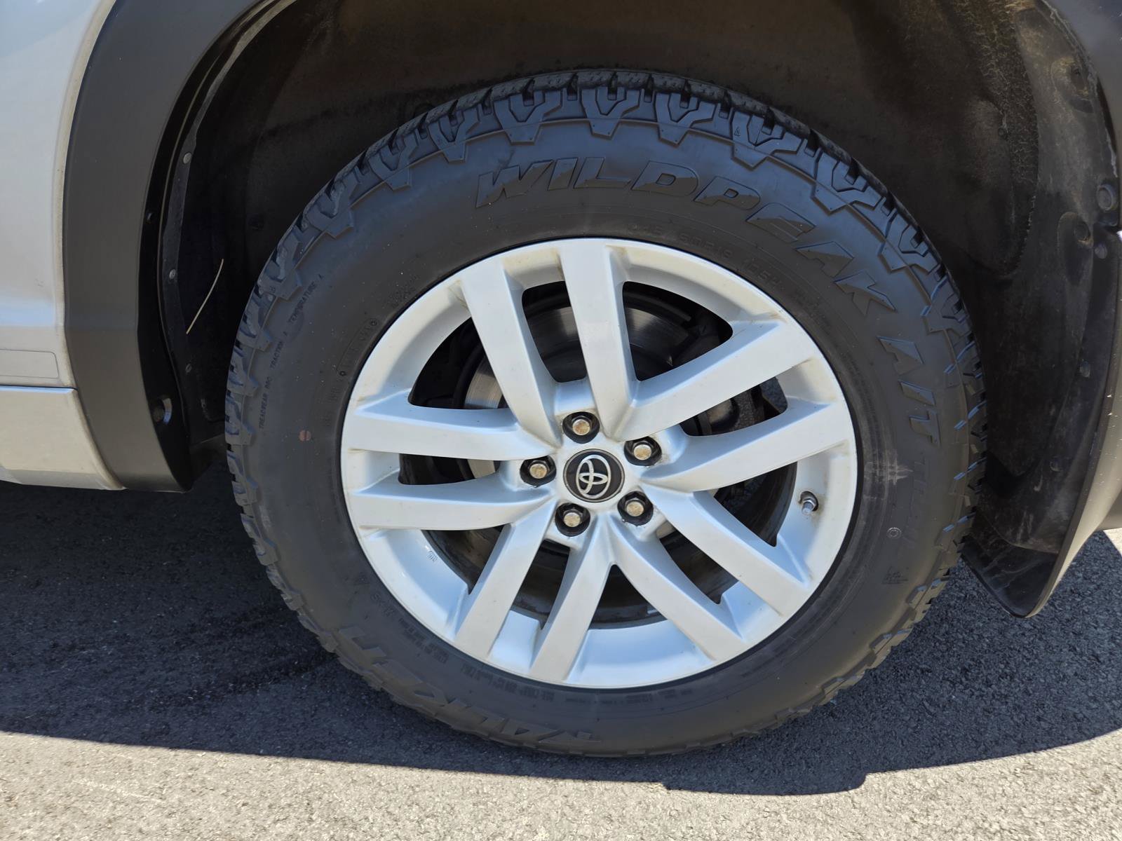 Used 2016 Toyota Highlander LE AWD/4WD image 9