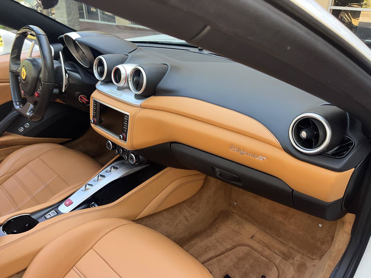 Used 2016 Ferrari California T RWD image 39