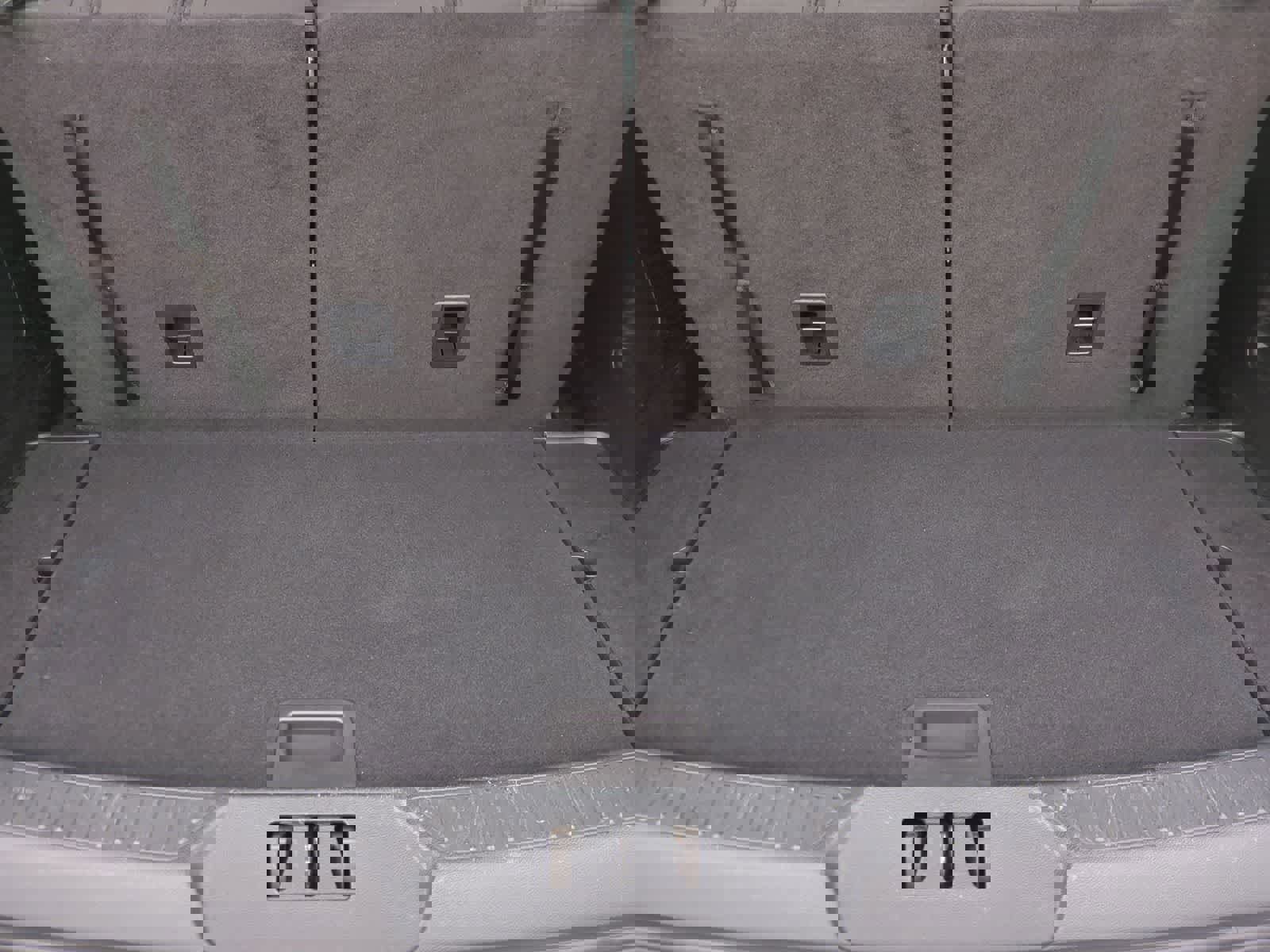 Used 2020 Ford Explorer XLT w/ Comfort Package image 26