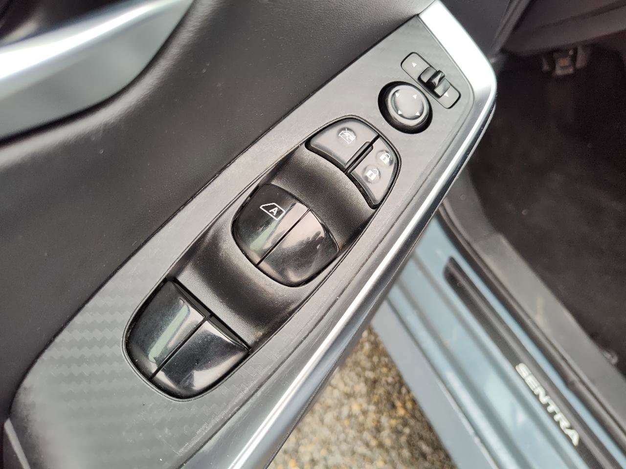 Used 2025 Nissan Sentra SR w/ SR Premium Package image 15