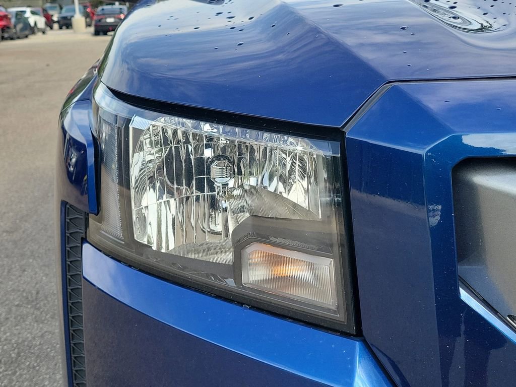 Used 2023 Nissan Frontier SV RWD image 7