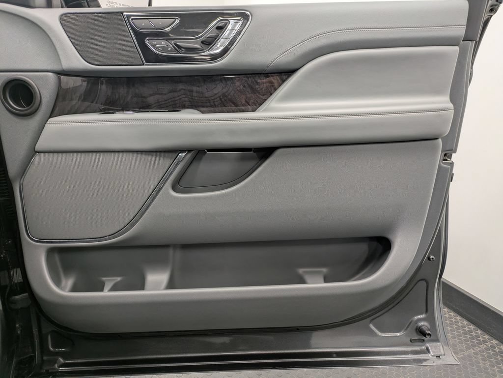 Used 2018 Lincoln Navigator L Reserve w/ Technology Package AWD/4WD image 35