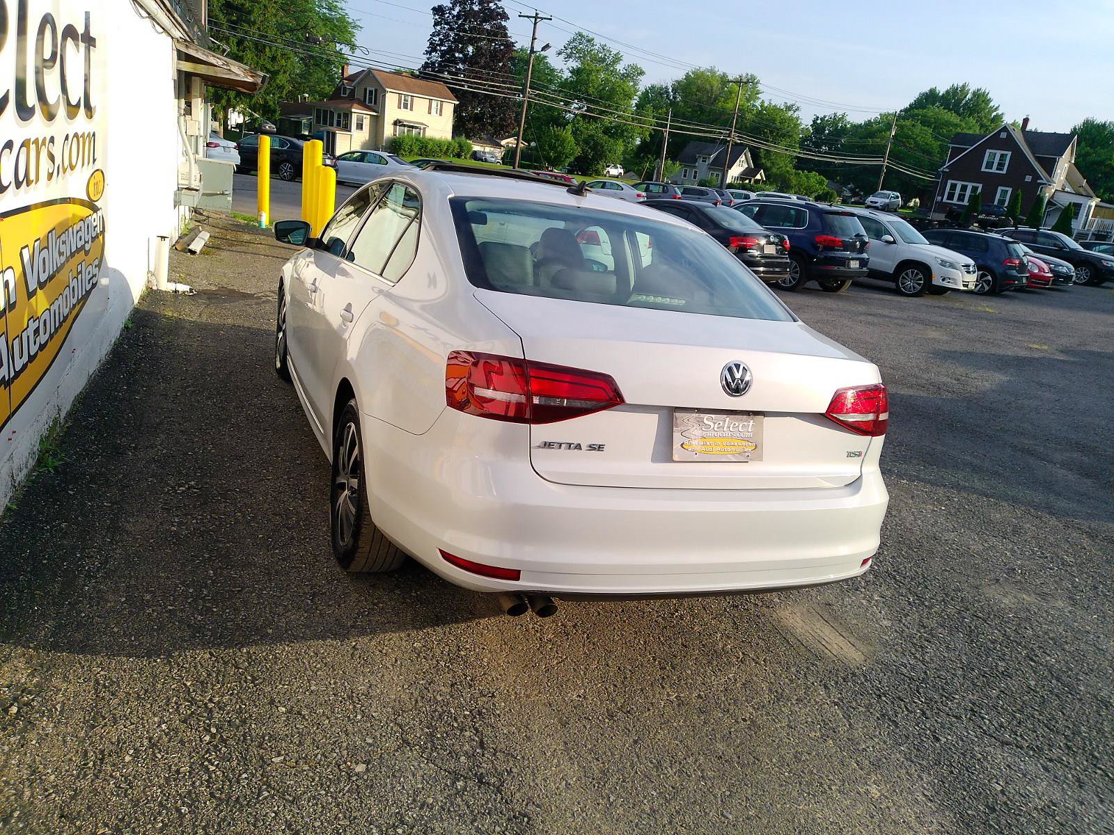 Used 2017 Volkswagen Jetta SE FWD image 3