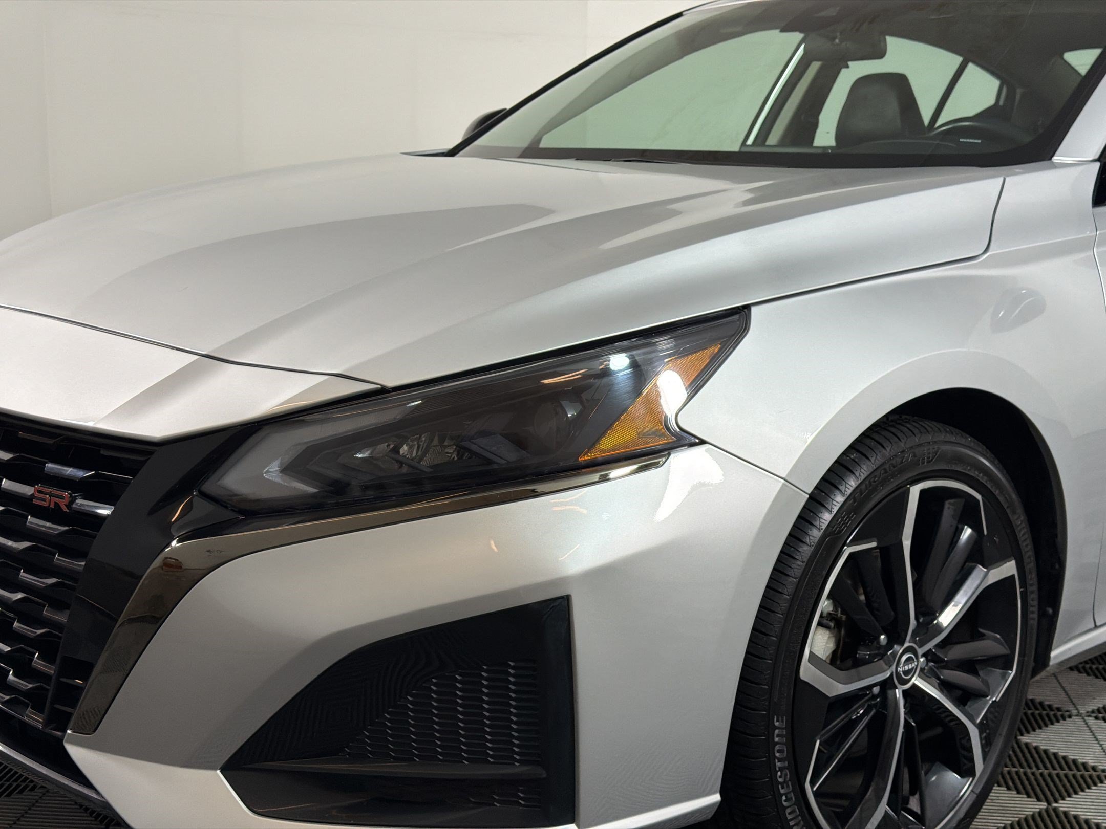 Used 2024 Nissan Altima 2.5 SR FWD image 9