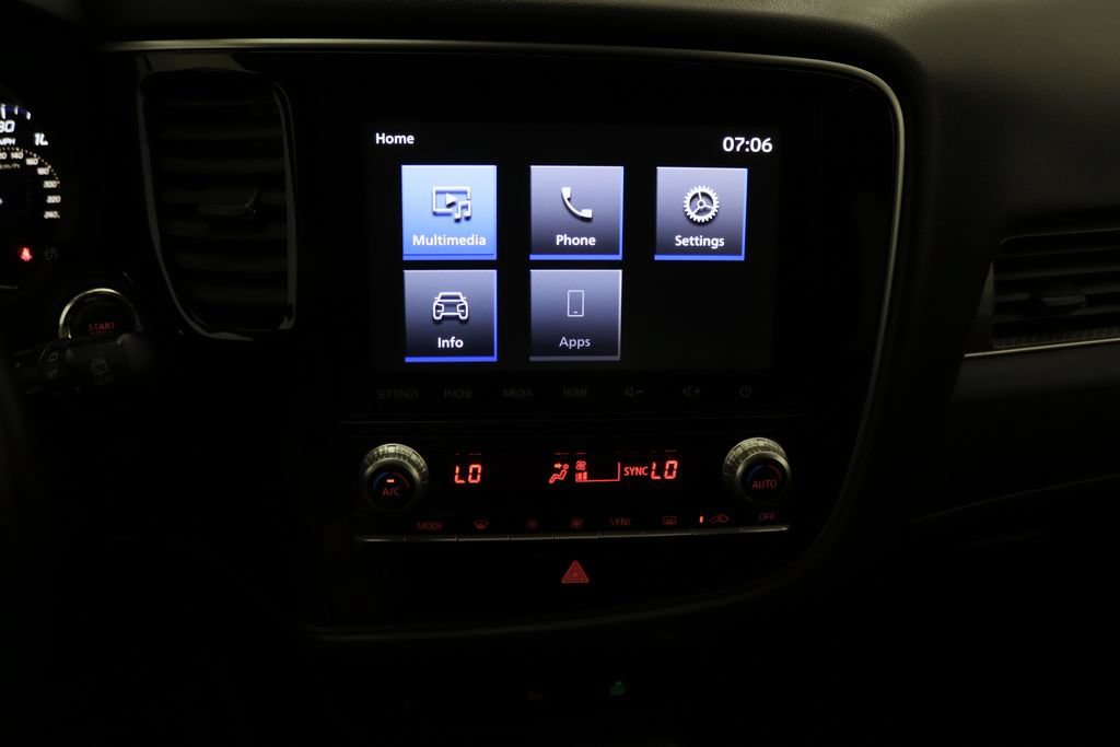 Used 2020 Mitsubishi Outlander SE AWD/4WD image 25