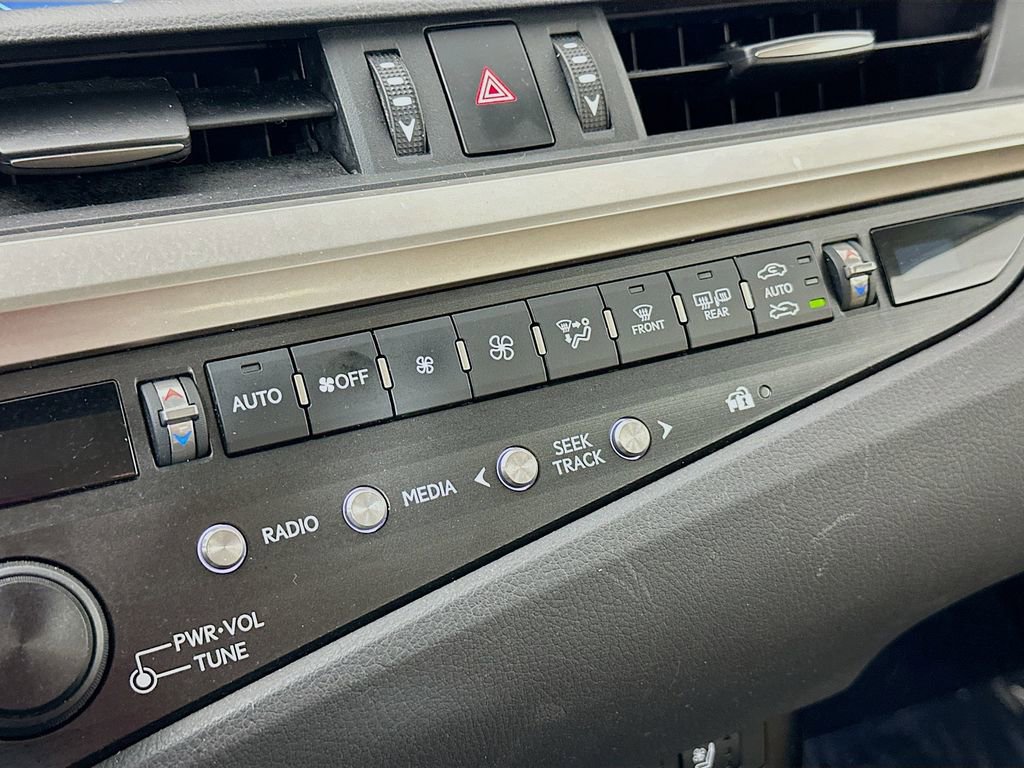Used 2020 Lexus ES 350 Luxury w/ Accessory Package 2 image 24