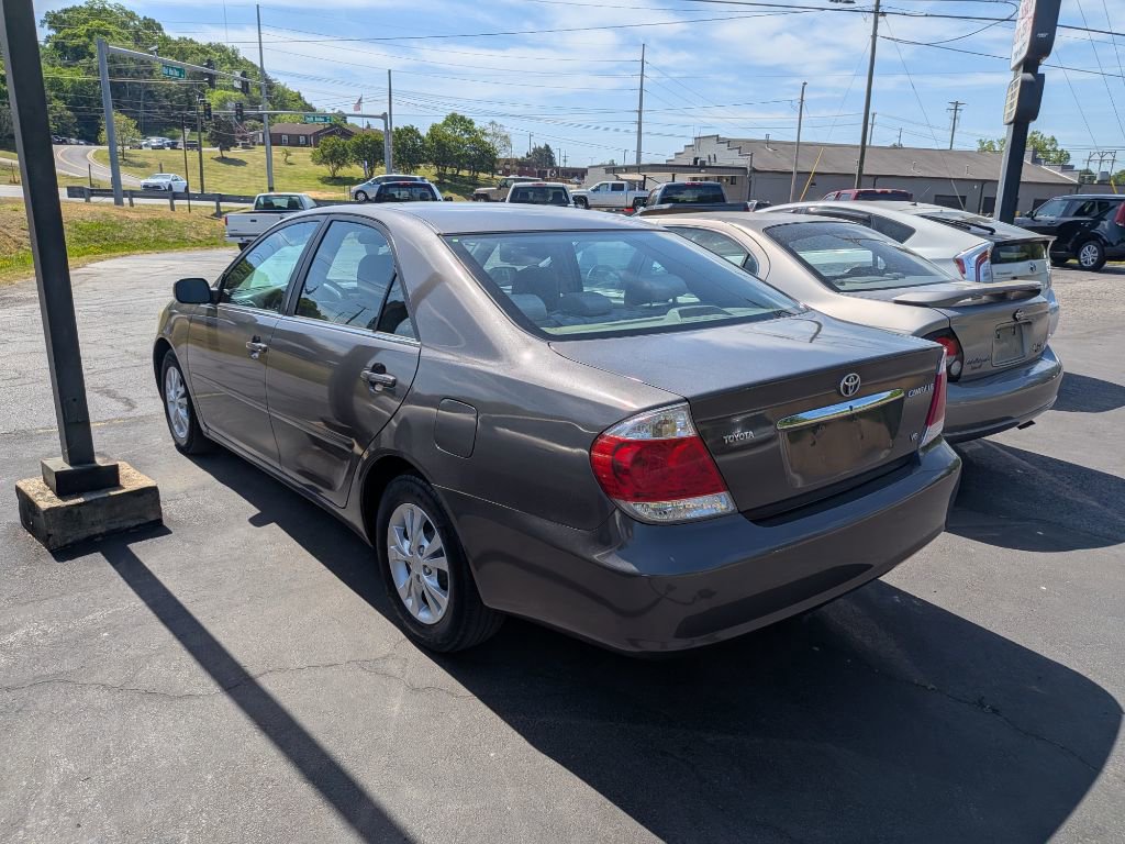 Used 2005 Toyota Camry LE FWD image 3