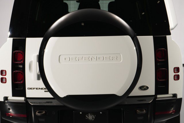 Used 2023 Land Rover Defender 130 X-Dynamic SE AWD/4WD image 15