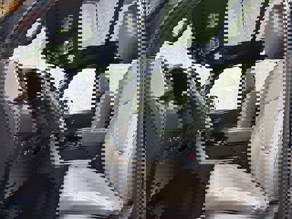 Used 2025 Toyota Sequoia Limited image 15