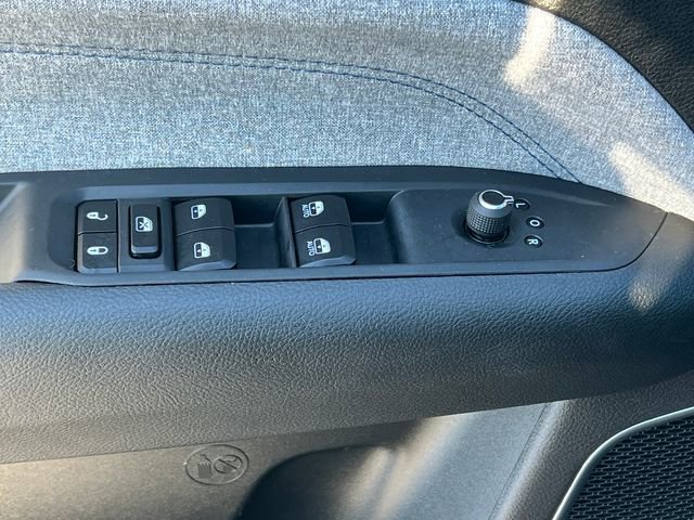 Used 2023 Jeep Compass Sport image 15