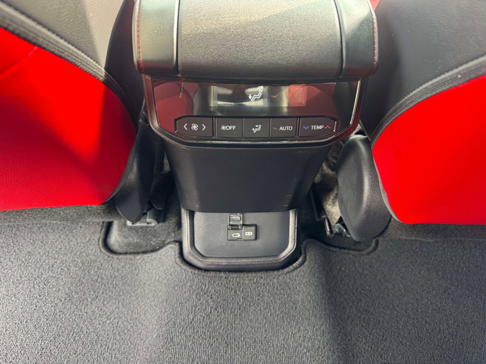 Used 2023 Toyota Highlander XSE image 19