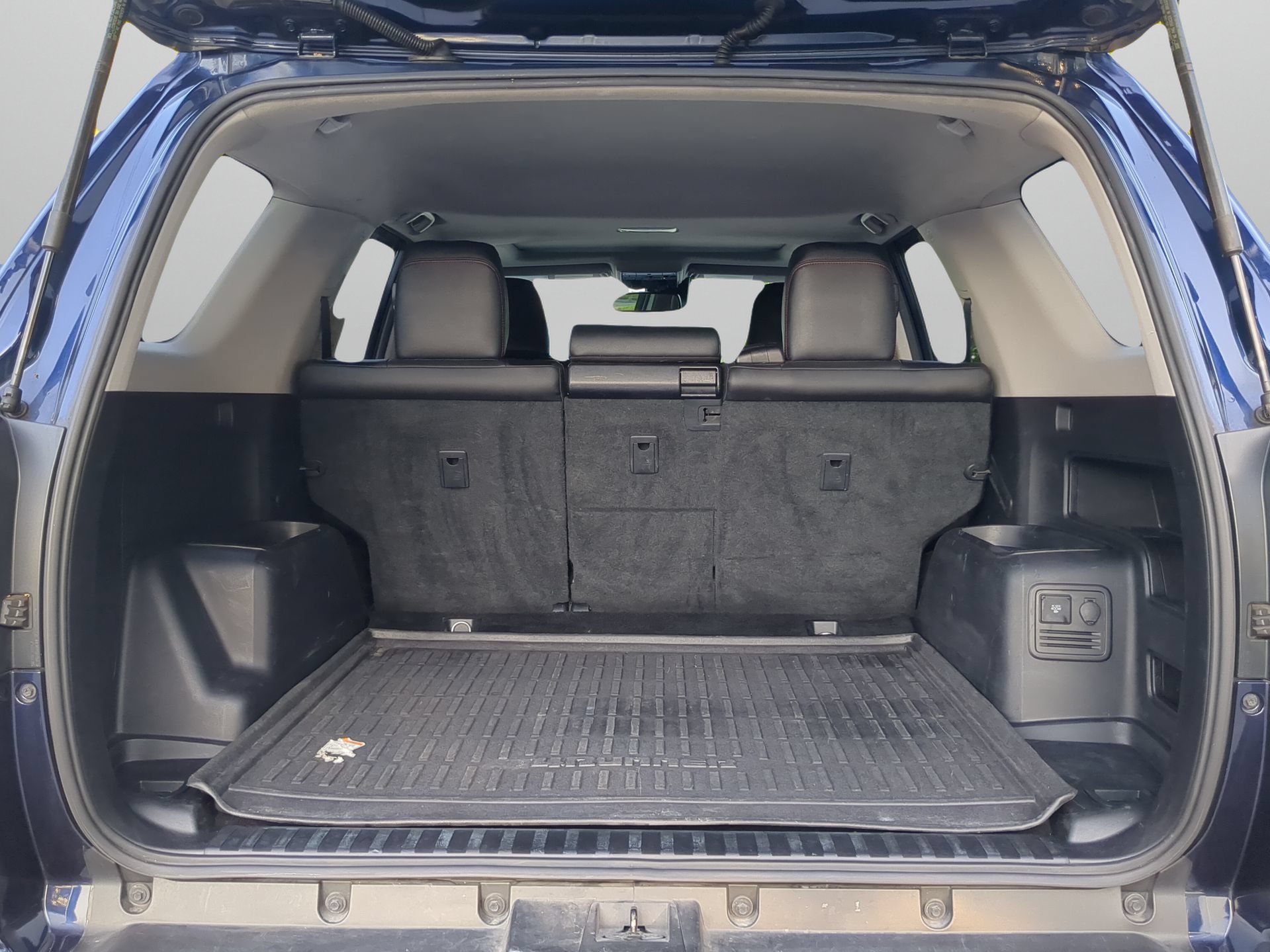 Used 2020 Toyota 4Runner Venture w/ Moonroof Package AWD/4WD image 46