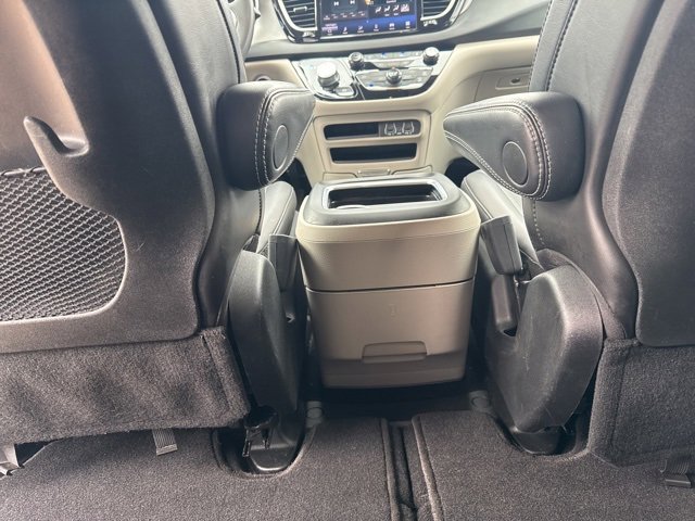 Used 2024 Chrysler Pacifica Touring-L image 29