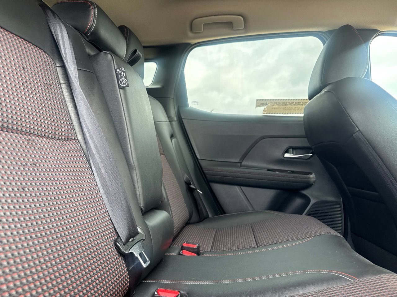 Certified 2025 Nissan Kicks SR FWD image 33