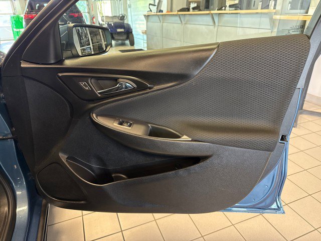 Used 2025 Chevrolet Malibu LT image 32