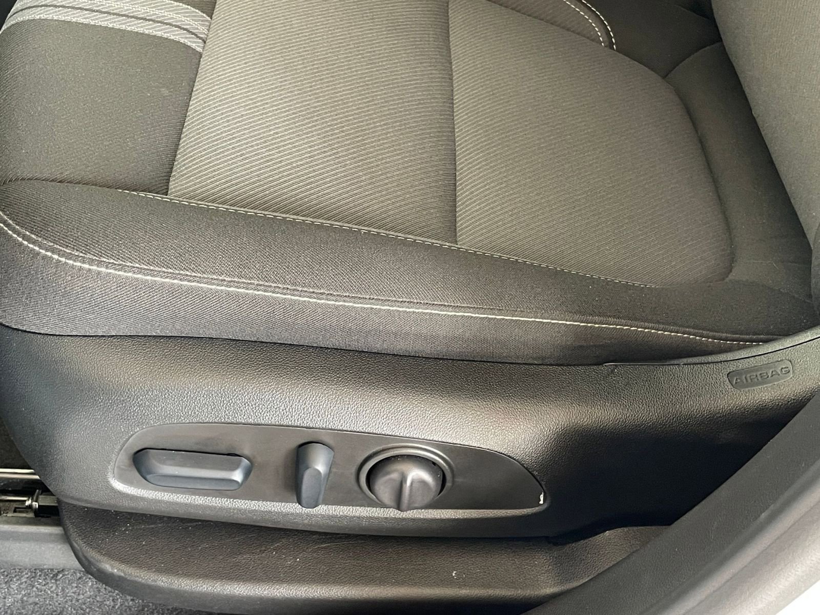 Used 2025 Chevrolet Blazer LT image 23