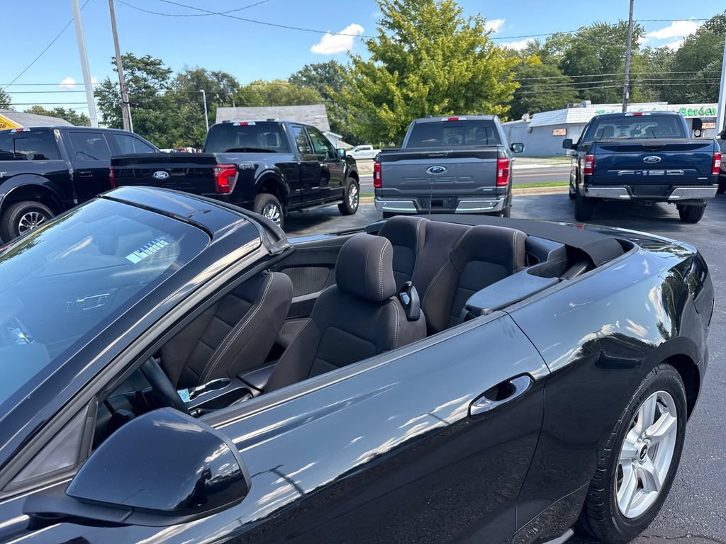 Used 2016 Ford Mustang Convertible RWD image 27