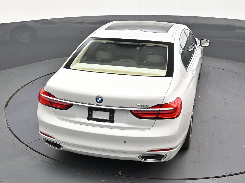 Used 2019 BMW 740i w/ Executive Package RWD image 13