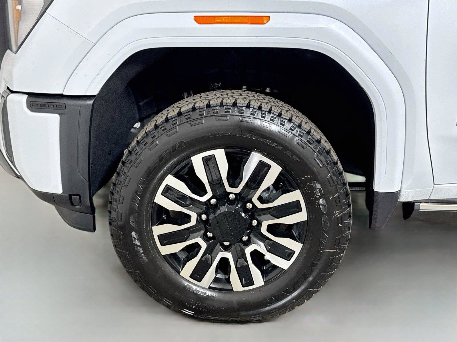 New 2026 GMC Sierra 2500 Denali Ultimate w/ LPO, Black Badging Package AWD/4WD image 19