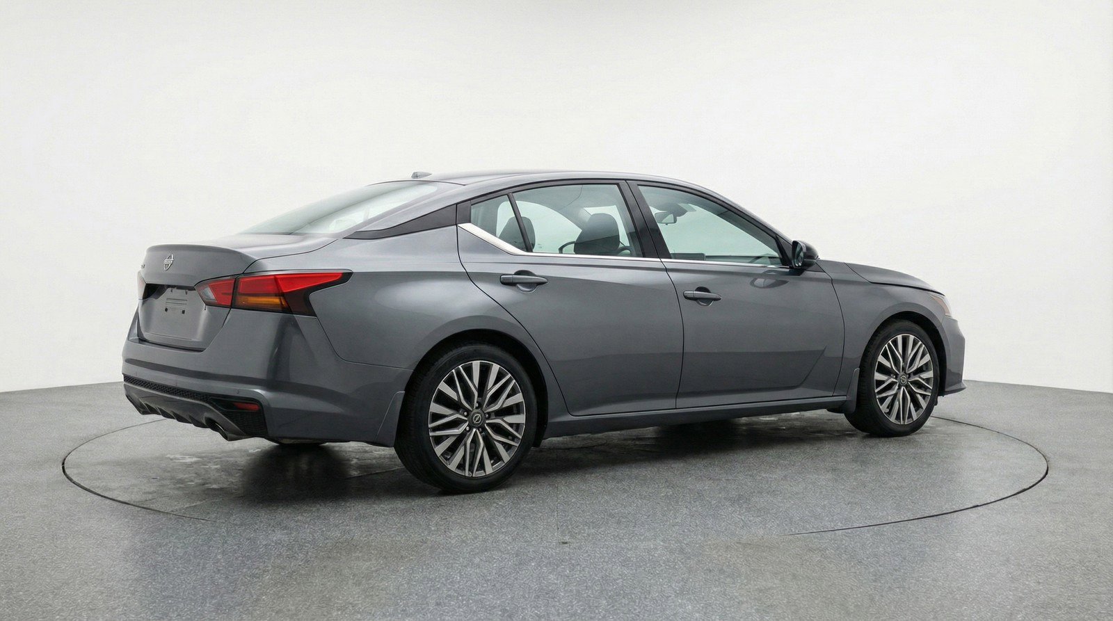 Used 2025 Nissan Altima 2.5 SV image 9
