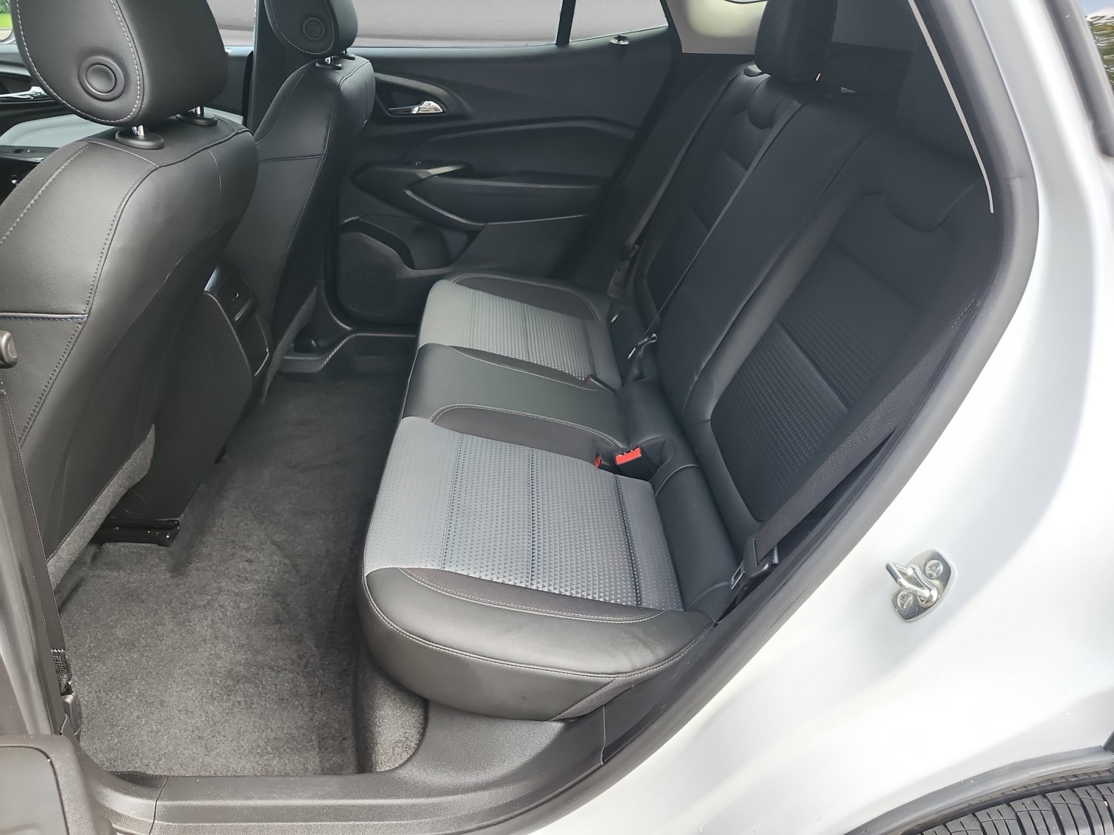 Used 2026 Chevrolet Trax LT FWD image 15