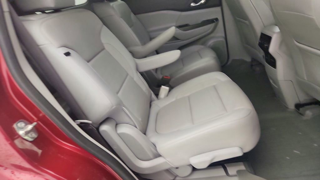 Used 2020 GMC Acadia SLT w/ Driver Alert Package II FWD image 34