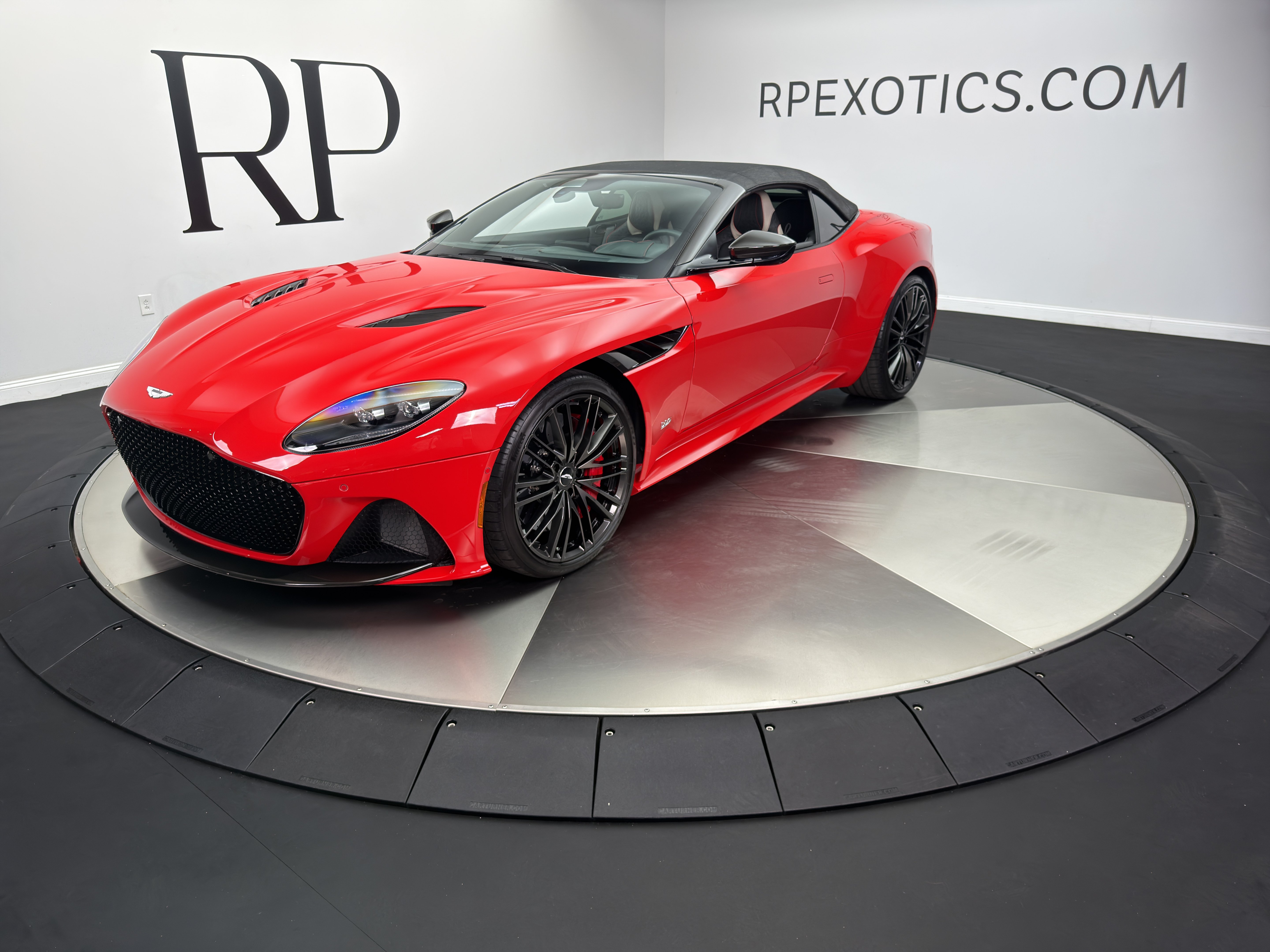 Used 2023 Aston Martin DBS Superleggera Volante RWD image 10