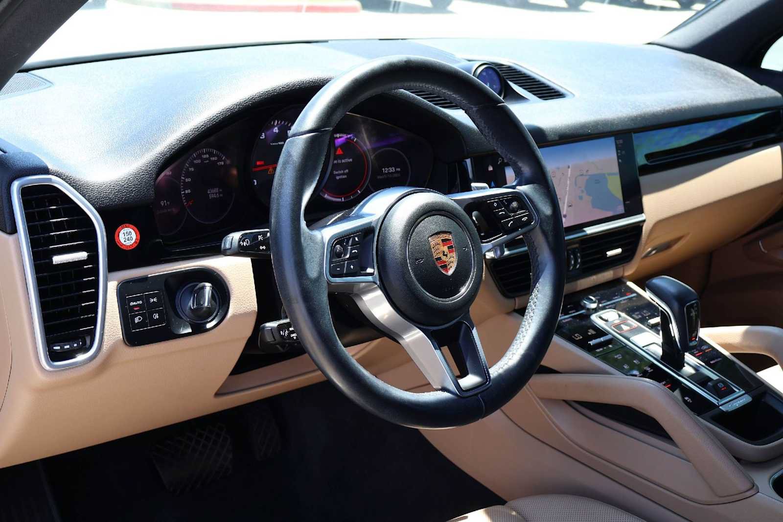 Used 2022 Porsche Cayenne AWD/4WD image 2
