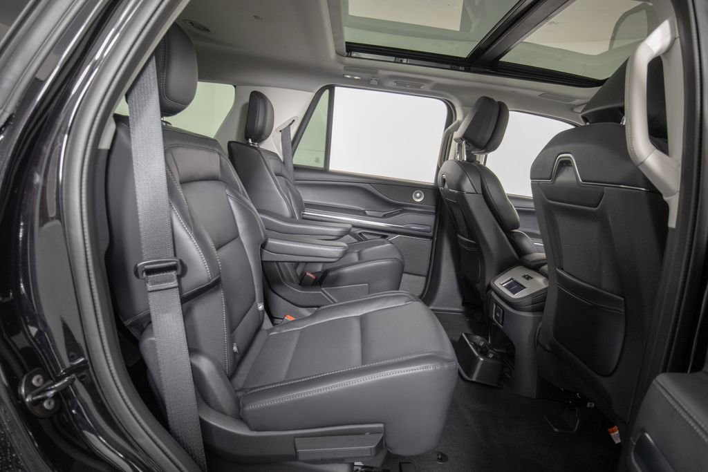 Used 2025 Lincoln Navigator Reserve AWD/4WD image 12