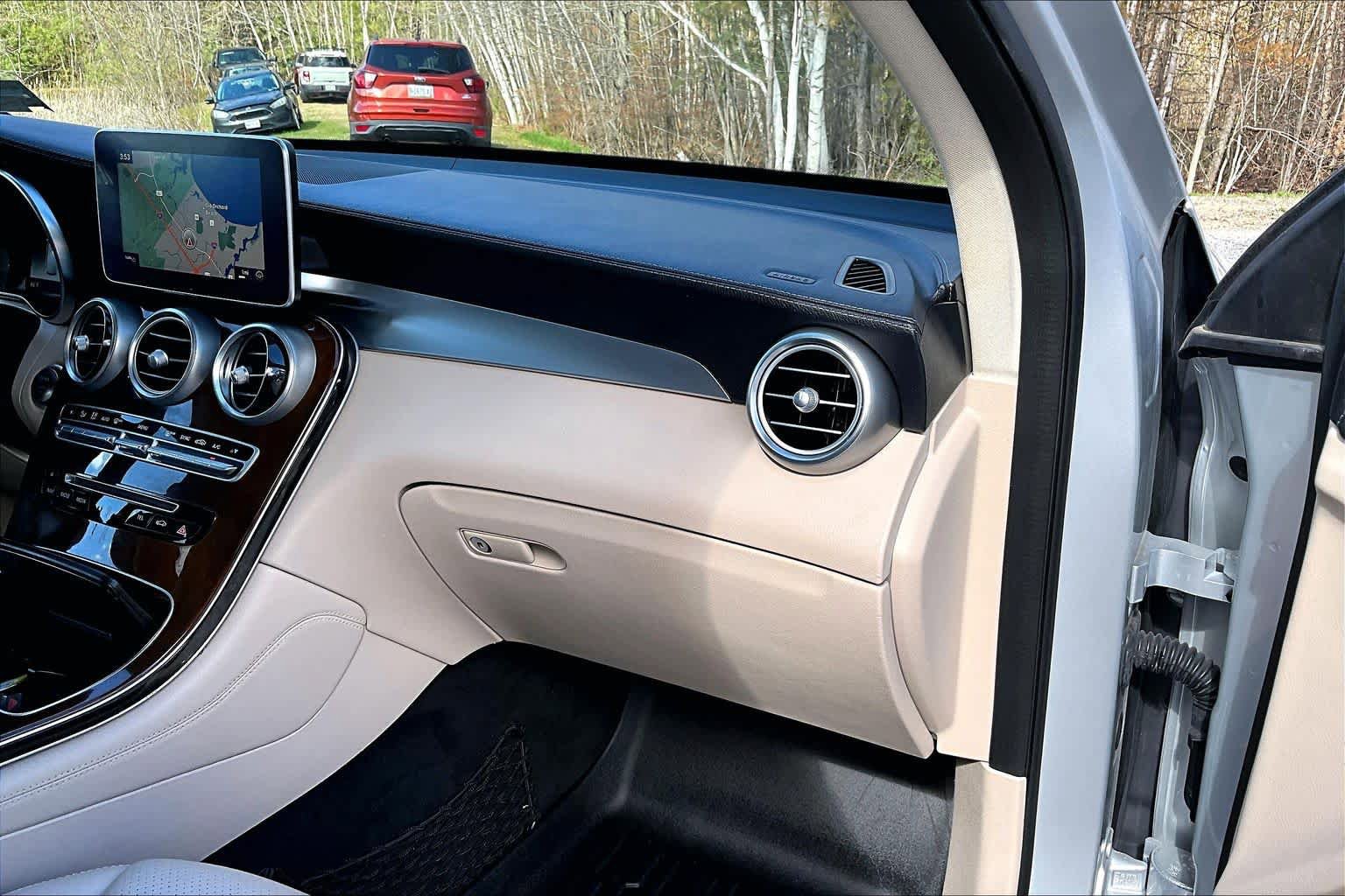Used 2019 Mercedes-Benz GLC 300 4MATIC image 19