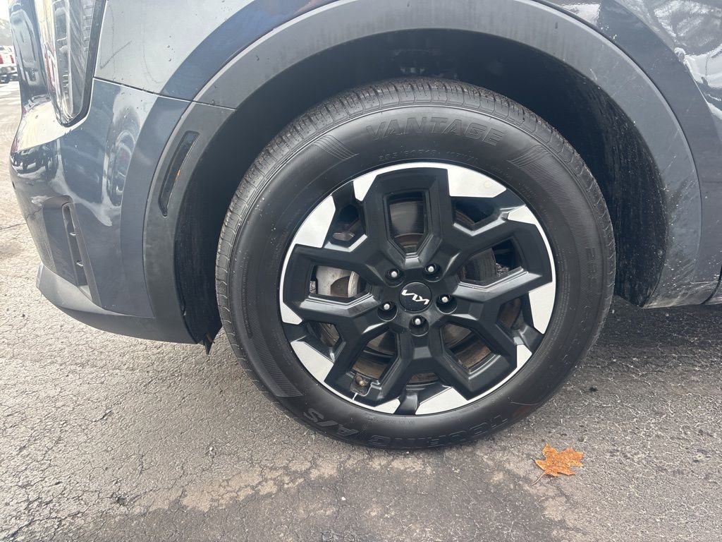 Used 2024 Kia Sorento S image 10