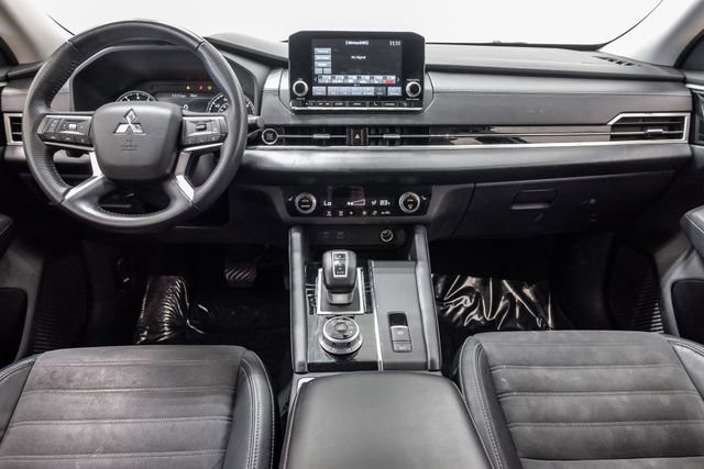 Used 2023 Mitsubishi Outlander SE Black Edition FWD image 21