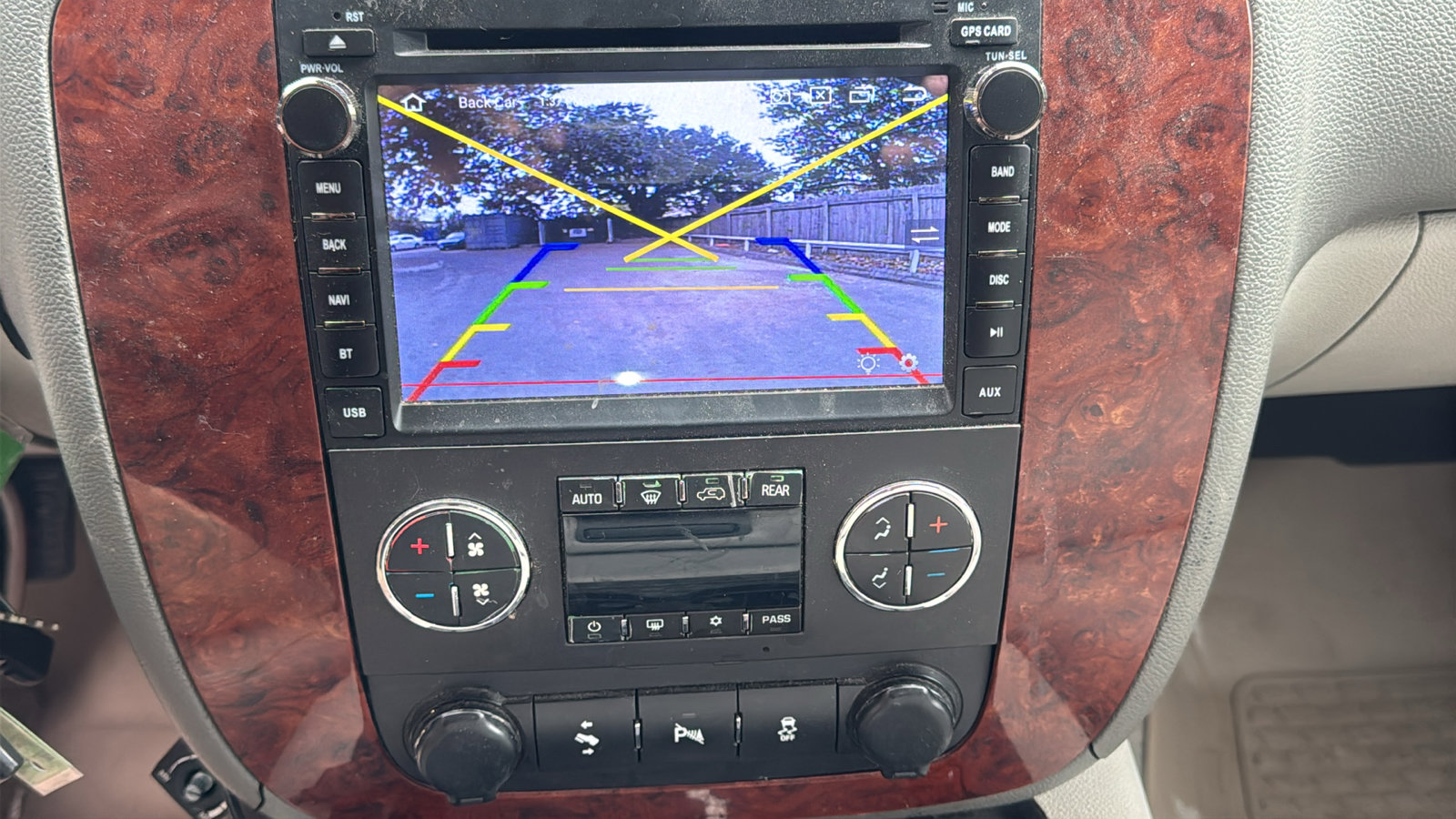 Used 2013 Chevrolet Suburban LT image 19