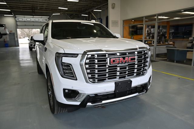 New 2026 GMC Yukon XL Denali w/ Denali Reserve Package image 3