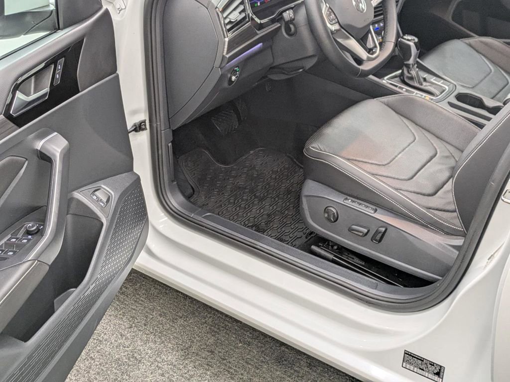 Used 2024 Volkswagen Jetta SEL image 32