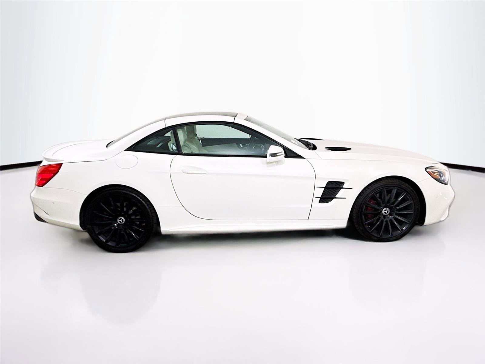 Used 2018 Mercedes-Benz SL 550 image 11