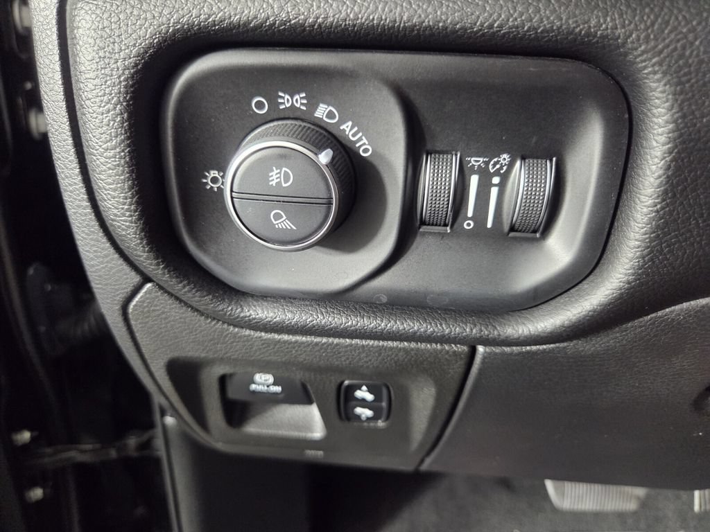 Used 2019 RAM 1500 Big Horn RWD image 18