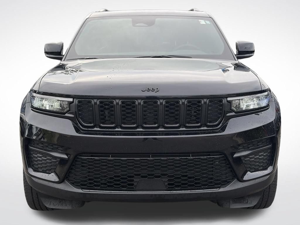 Used 2023 Jeep Grand Cherokee Altitude AWD/4WD image 3