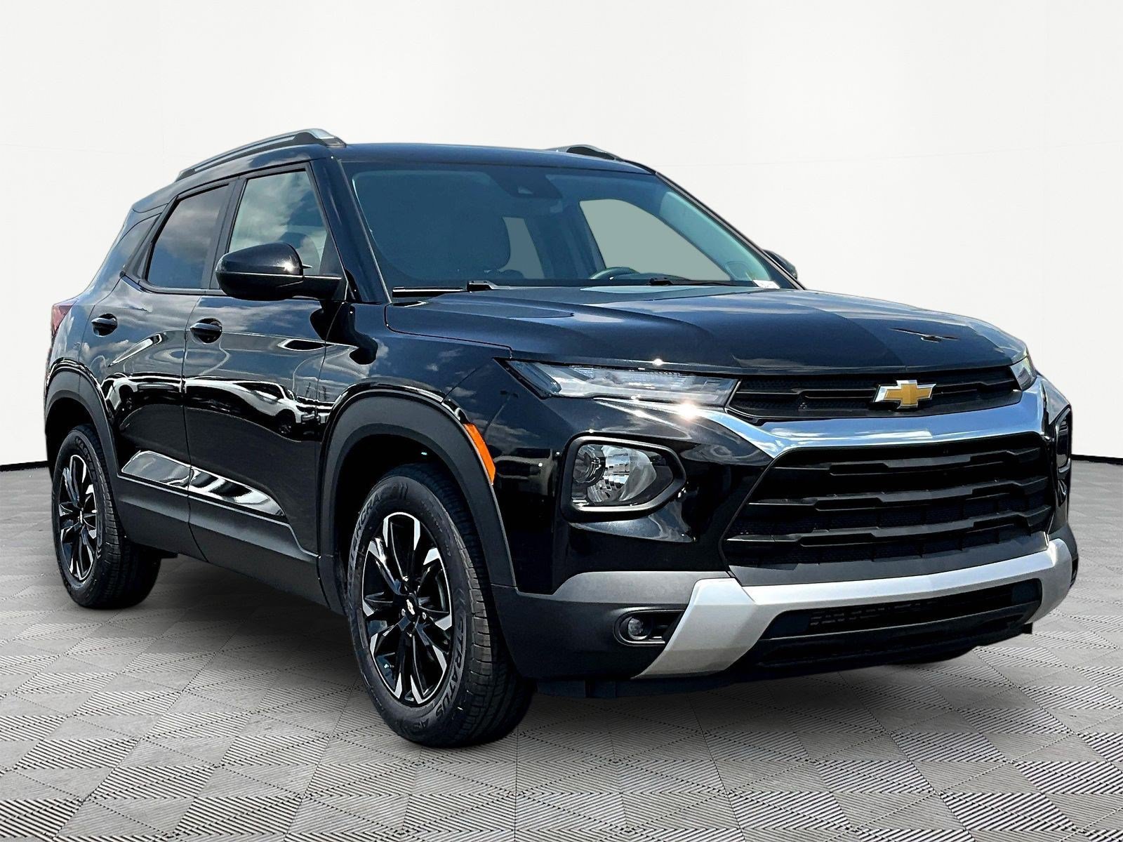 Used 2023 Chevrolet TrailBlazer LT FWD image 3
