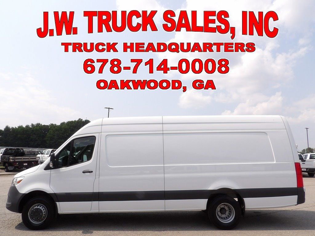 Used 2023 Mercedes-Benz Sprinter 3500 image 2