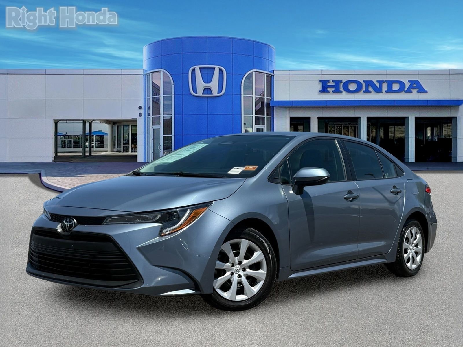 Used 2024 Toyota Corolla LE FWD image 2