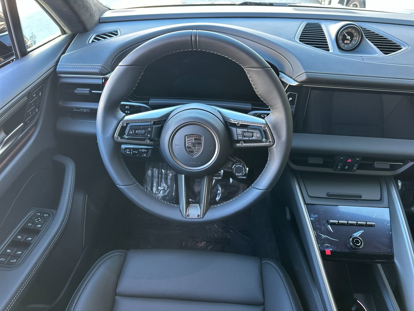 New 2025 Porsche Macan Turbo Electric image 16