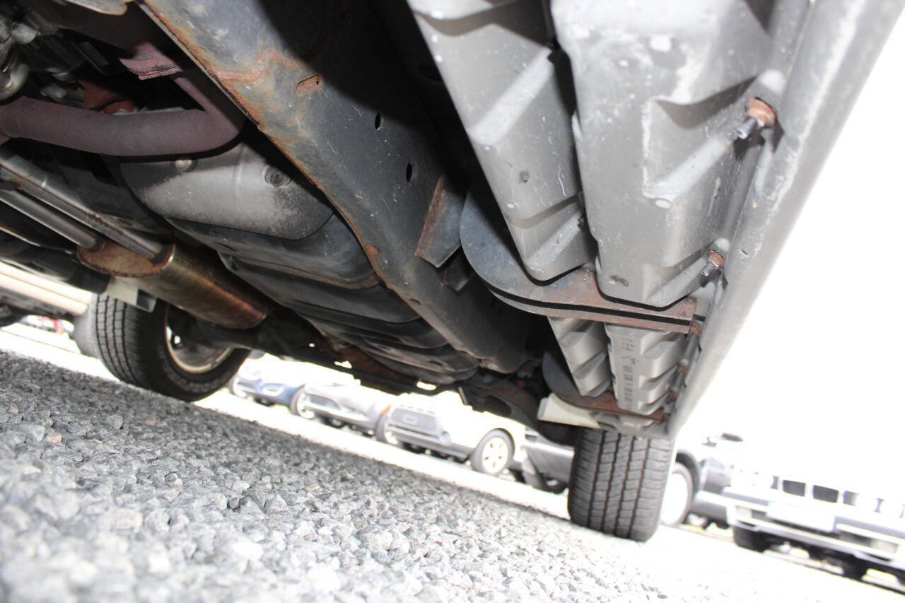 Used 2015 Nissan Armada Platinum w/ 2nd Row Captain Seat Package image 31