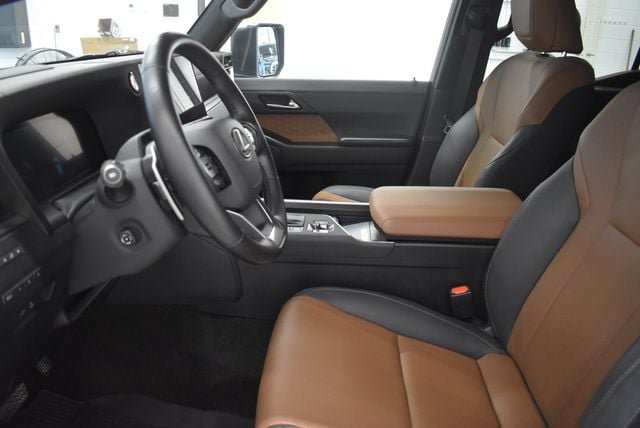 Used 2024 Lexus GX 550 w/ Cold Area Package AWD/4WD image 22