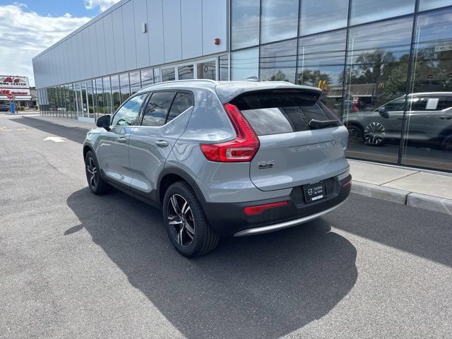 Certified 2025 Volvo XC40 B5 Core AWD/4WD image 3